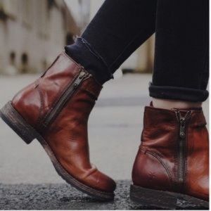 $359 Veronica Seam Short Brown Leather Moto Vintage Combat Zip Up Low Ankle Boot